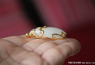 和田玉籽料包金籽